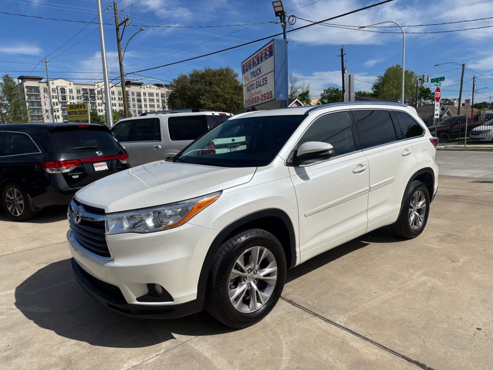 photo of 2014 Toyota Highlander XLE FWD V6